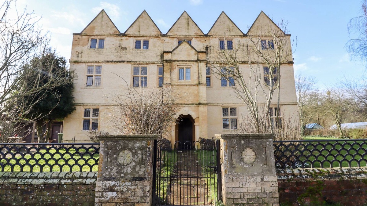 Blaisdon Cottage | WICK COURT FARM, family friendly in Frampton On Severn