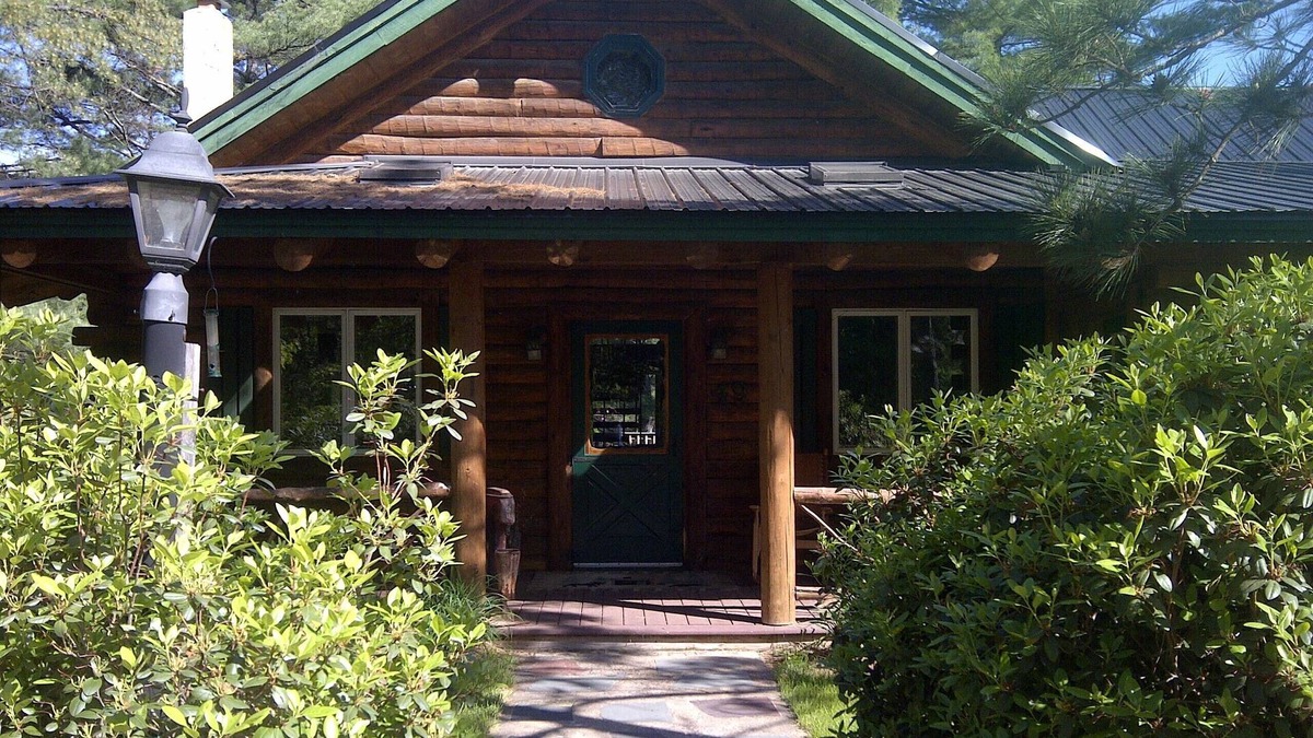 Chocorua Ski and Beach Cabin | Wicked-Awesome Log Cabin