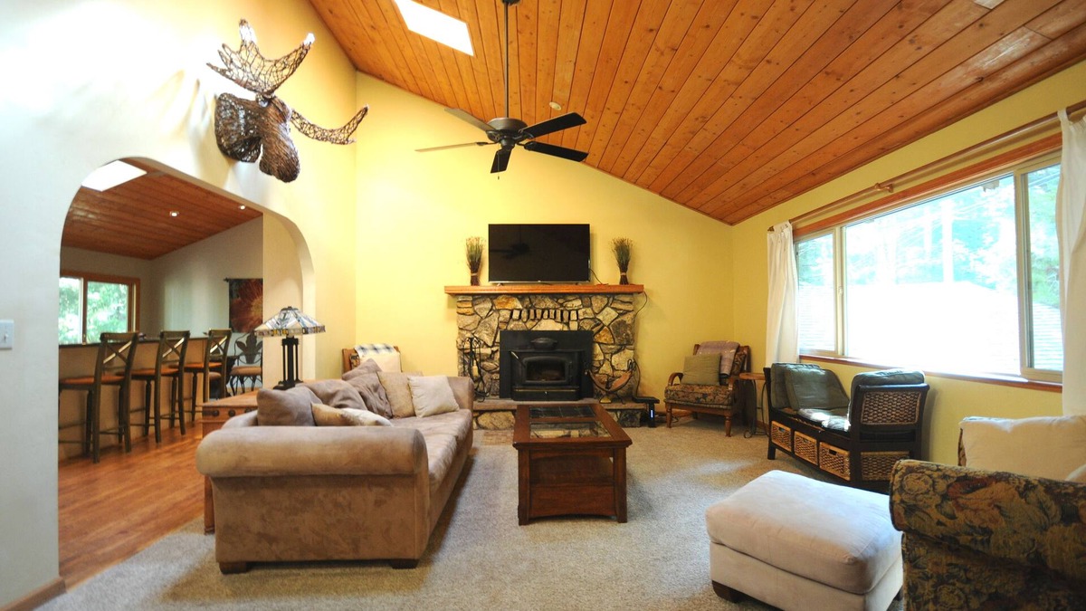 Pollock Pines House | Wicker Moose Manor - 3600 Sq Ft Multi-Family Getaway!