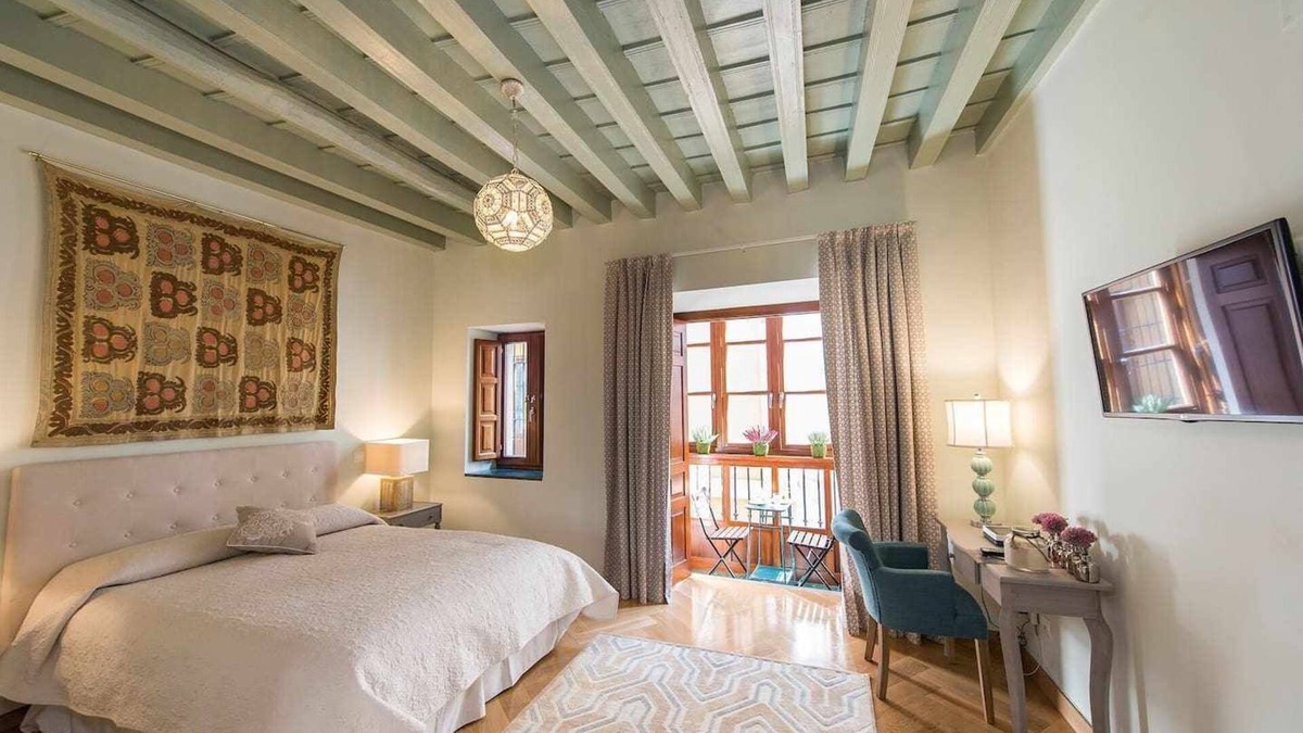 El Arenal Apartment | WIDE AND COMFORTABLE 6 PERSONS APARTMENT IN DOWNTOWN - FREE WIFI AND A/C