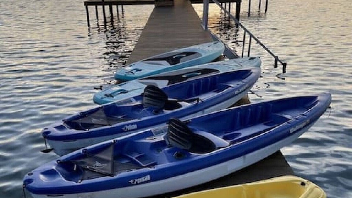 Gun Barrel City Cottage | ❤️ Wide Open Water! Huge Boat Dock w/rope swing! Lake toys (Kayak, Paddleboard, Lily Pad) included! Great fishing! 🐟
