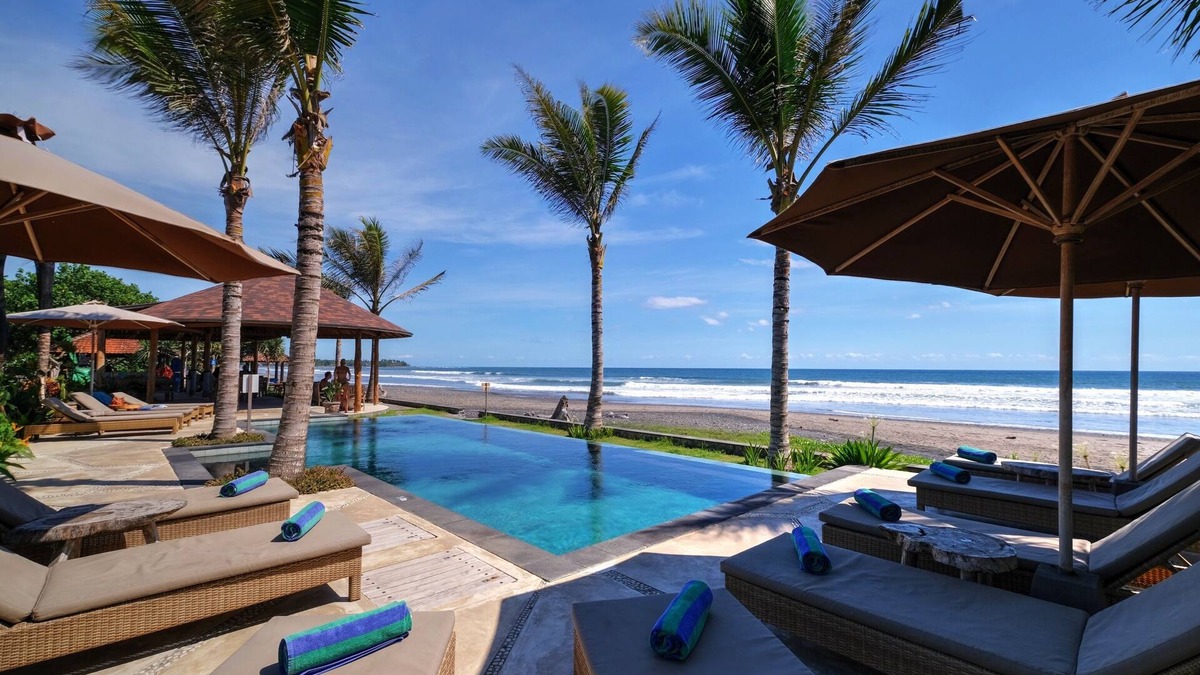 Mendoyo Hotel | Wide Sands Beach Retreat