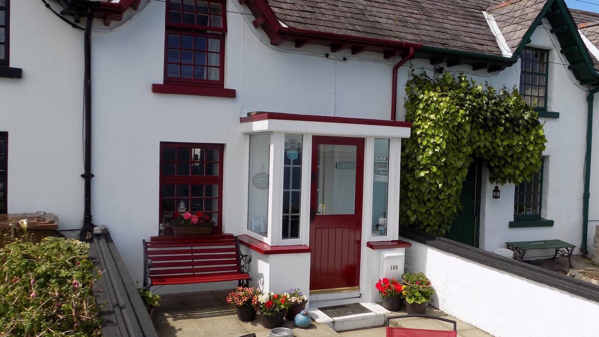 Newcastle Cottage | Widows Row Cottage, Historic Harbour Property, Panoramic Sea Views, DOG Friendly