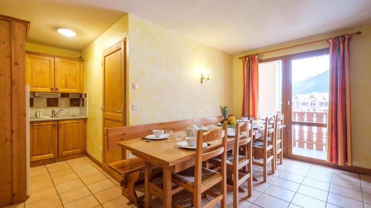 Lanslevillard Apartment | Wifi, 200m from ski slopes, fitness, sauna, balcony, parking, tv, ski locker, 72m², Val Cenis