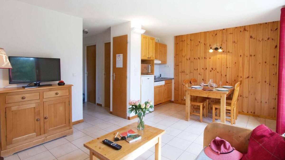 Saint-Etienne-en-Devoluy Apartment | Wifi, fitness, swimming pool, terrace, balcony, parking, tv, ski locker, 40-50m², Superdévoluy