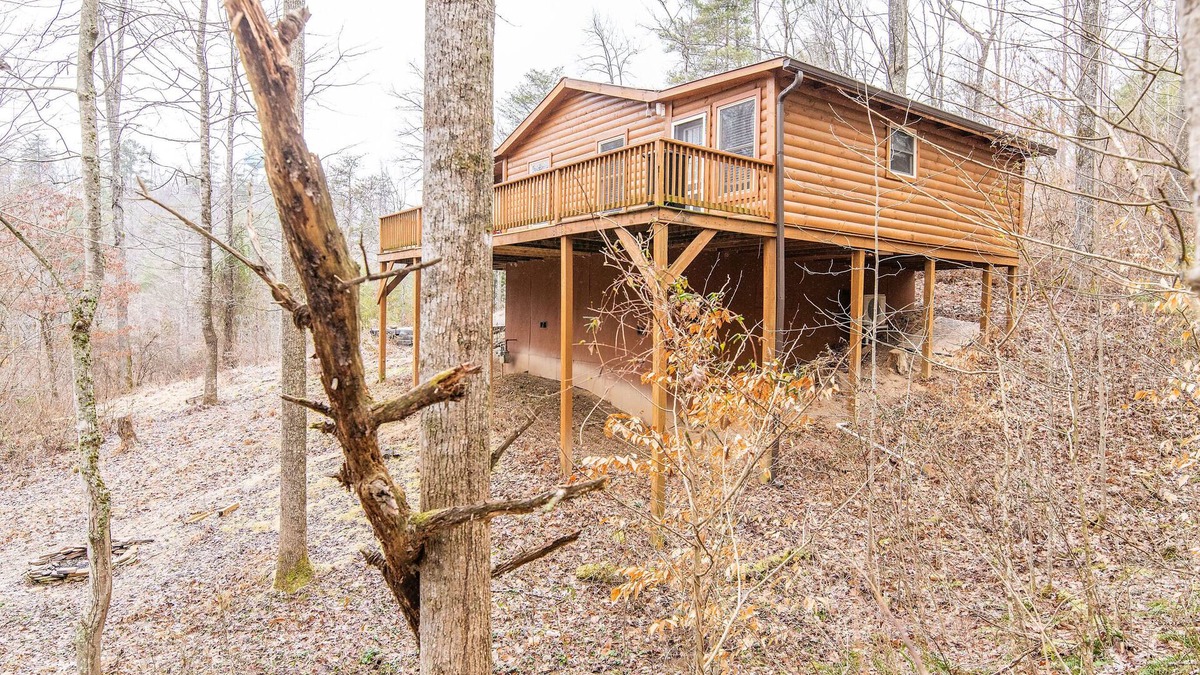 Campton Cabin | WiFi & Pet-Friendly - Eclectic Hillside - near Red River Gorge, Kentucky!