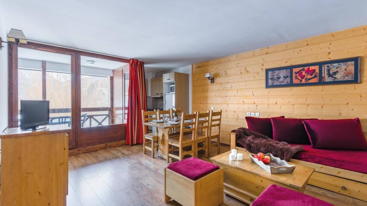 Brides-les-Bains Apartment | Wifi, swimming pool, balcony, tv, ski locker, 24m², Brides Les Bains