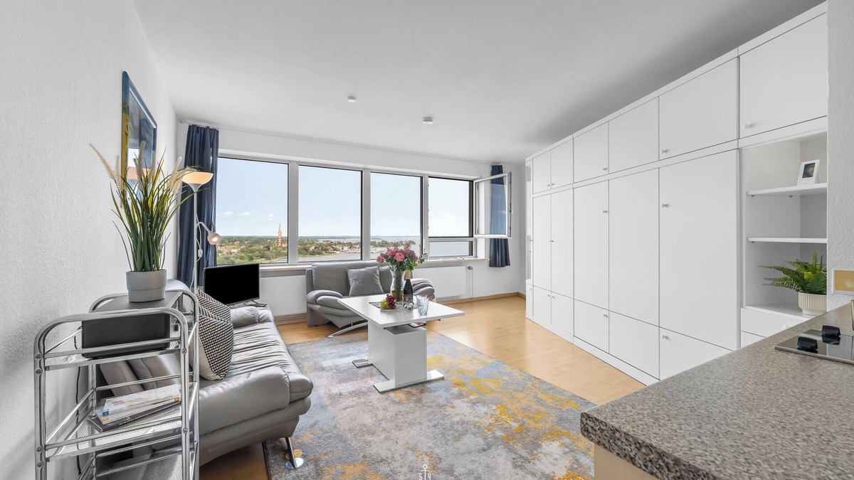 Schleswig Apartment | Wikingturm 20.4 - 20th floor, 1 room, shower room, Schlei view, underground parking garage