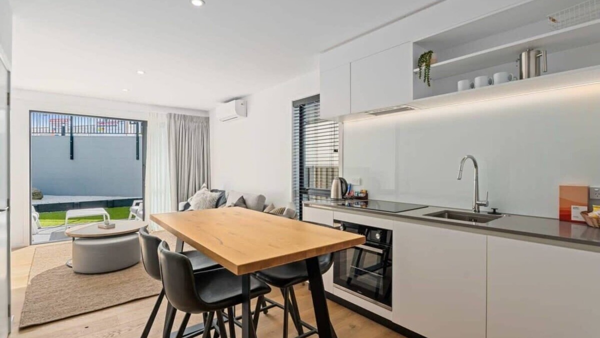 Albert Town Apartment | Wilbro Summary: Compl