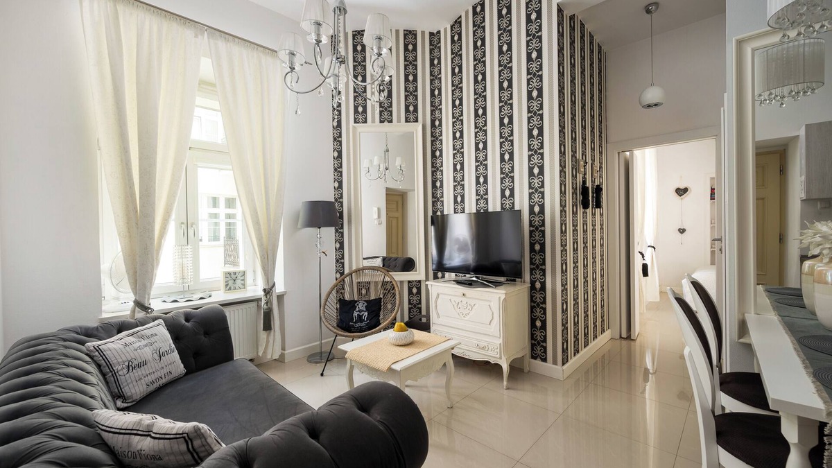 Srodmiescie Południowe Apartment | Wilcza City Centre Chic Apartment
