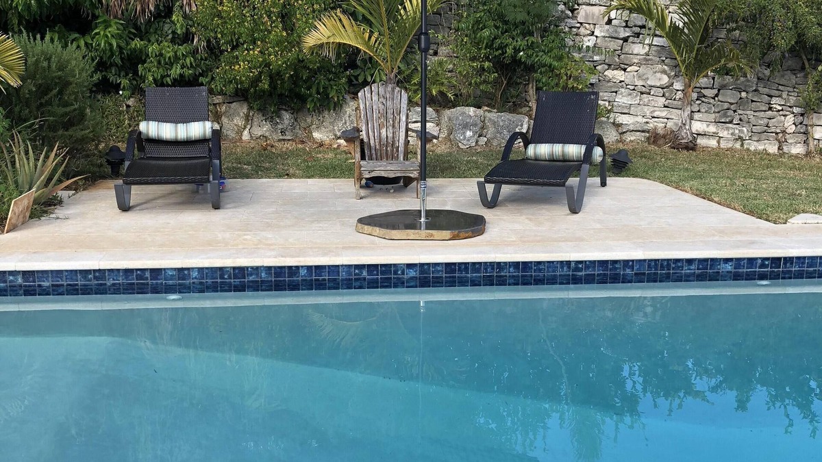 Paget House | Wild Bird, Paget - Pool, Twizy charger, Kitchenette - non smoking property