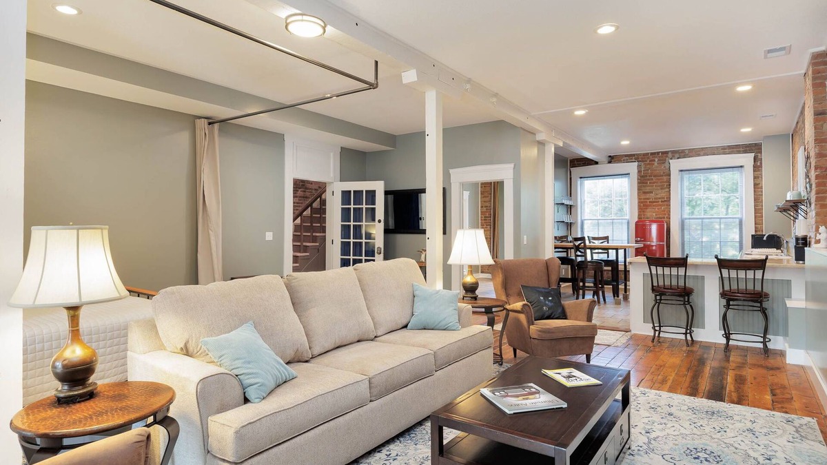 Weston Apartment | Wild Feline Retreat