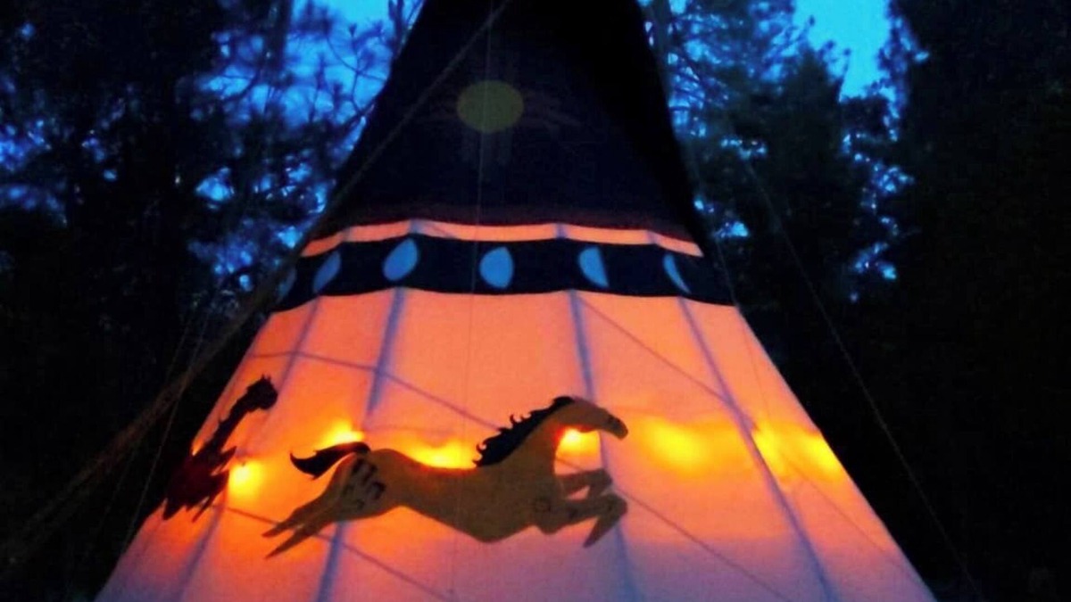 Cave Junction Apartment | Wild Horses Luxury Tipi - Restrooms and Showers are only a short walk away.