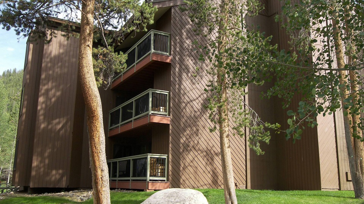 Keystone Condo | Wild Irishman 2 bed 2 bath deluxe On Shuttle Route Close to Everything!