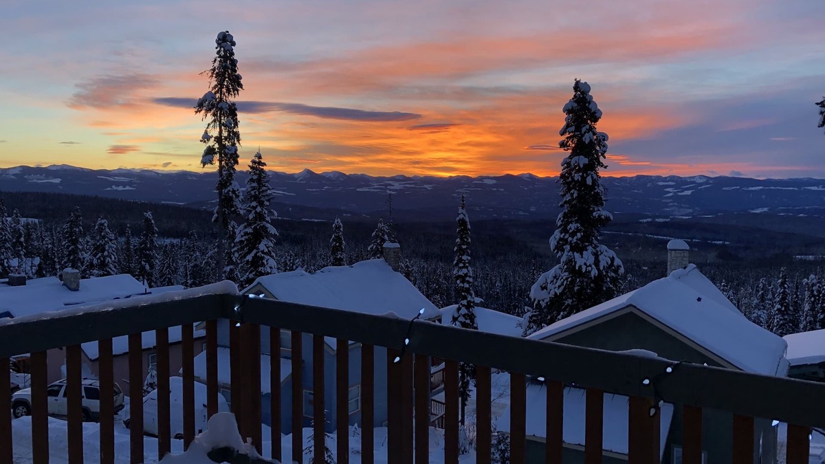Snow Pine Estates Ski Chalet | Wild Raven's big white chalet