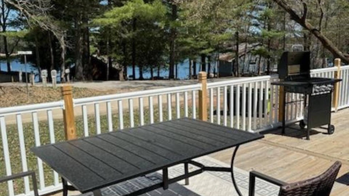Wild Rose House | Wild Rose Retreat - Hot tub and Lake Access