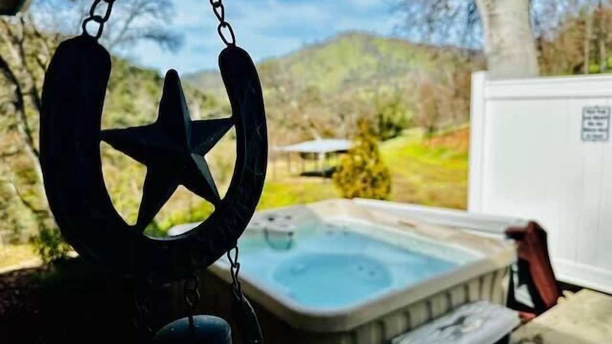 Ahwahnee House | Wild Stallion/HOT TUB/Sleeps 4/Darts/Private