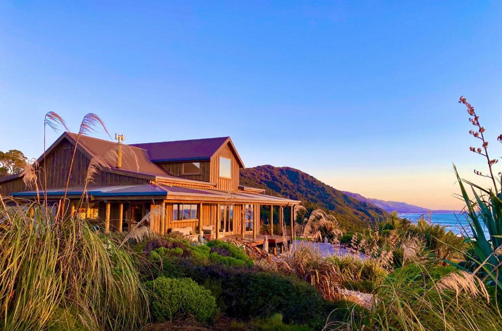 Mokihinui House | Wild Weka Eco Stay - Off-Grid 4WD Recommended