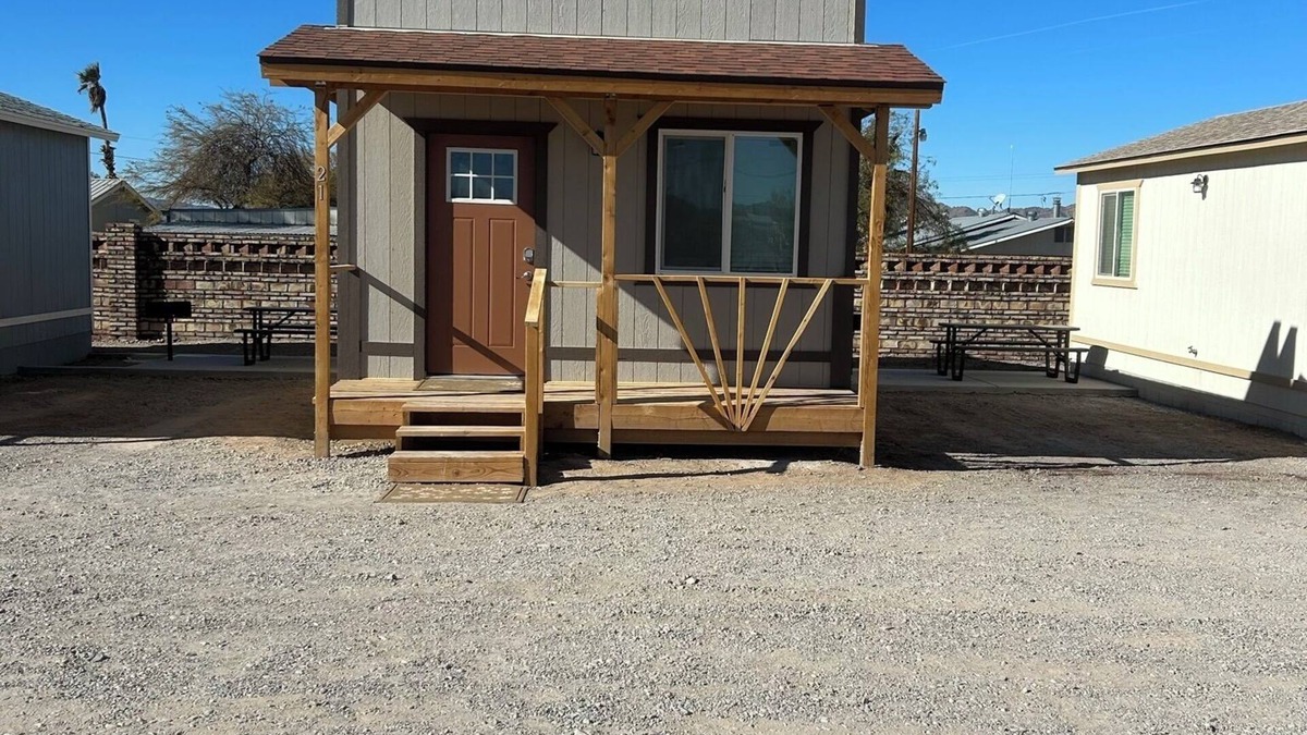 Quartzsite House | Wild West Cabin Suite