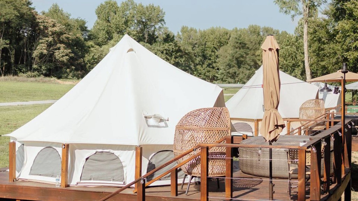 Silver Point Cabin | Wild West Hideaway- Glamping with Hot Tub & Swimming Pool