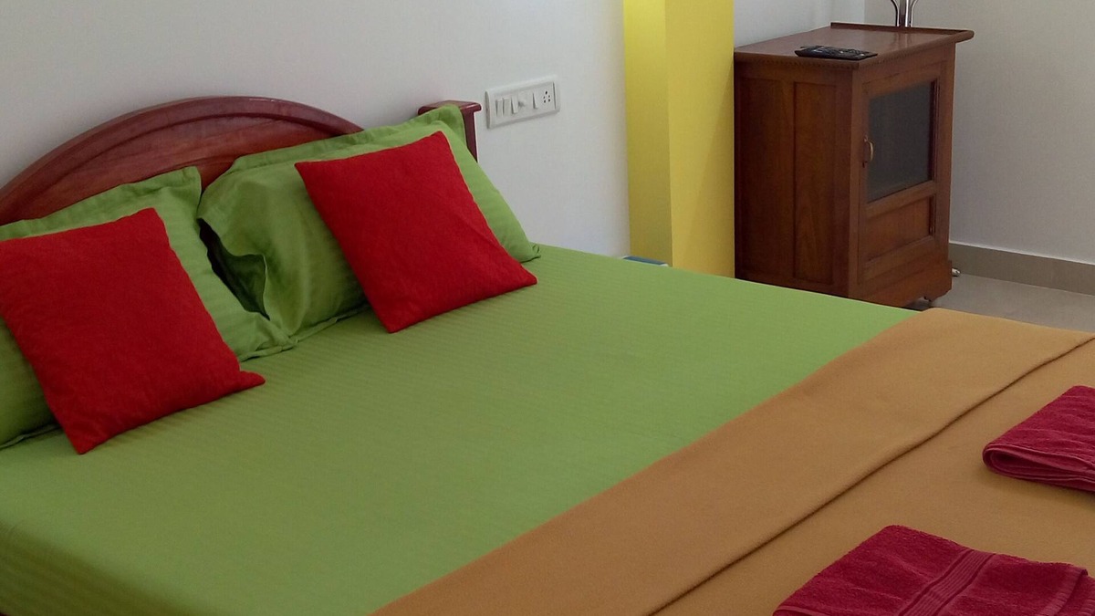 Kumily House | WILD WINDOW Homestay in front of Periyar Tiger Reserve forest
