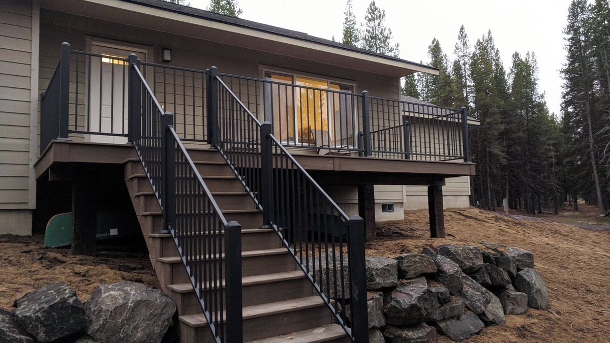 Crescent House | Wild Woods - Cascades Riverside Retreat