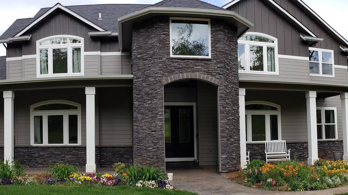West Salem House | Wild woodland waterfowl wonderland!