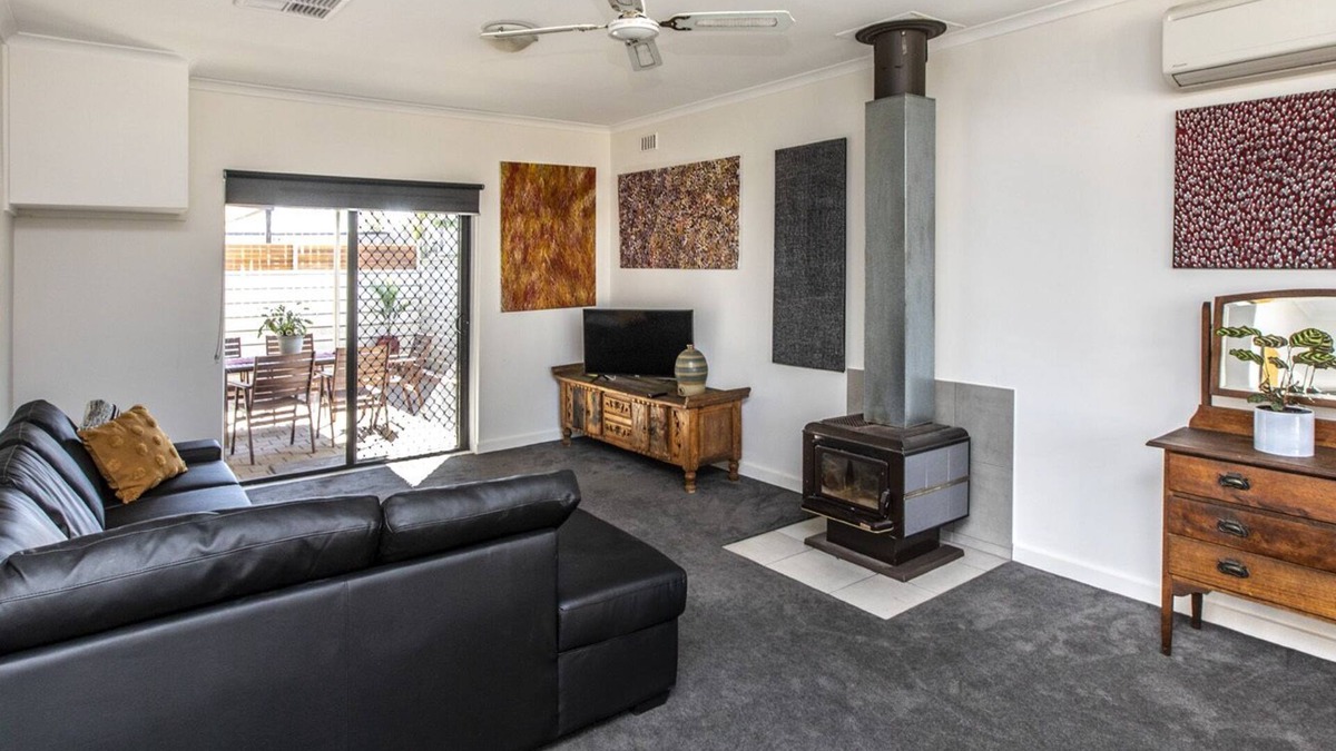 Araluen House | Wild Yam Artstay -Alice Springs