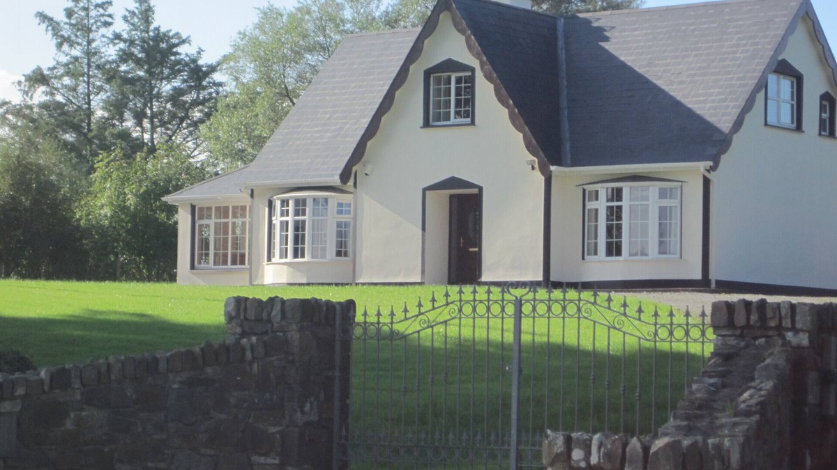 Ballylongford House | WildAtlanticWay Tarbert Kerry.4BR 4BR,Beach GamesRoom sleep8. discounts FiberB.B