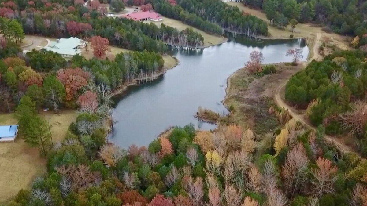 Cecil House | Wilderness Lodge inside private 240 acre Ozark Foothills Paradise