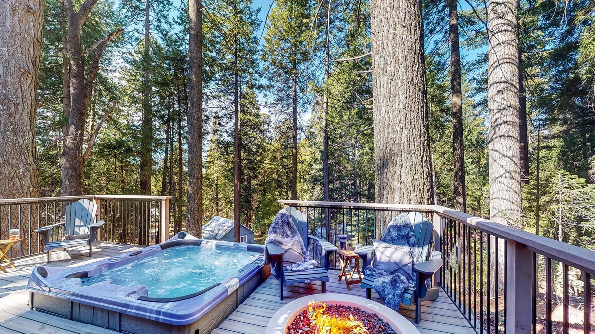 Alta House | Wilderness retreat with hot tub & balcony access