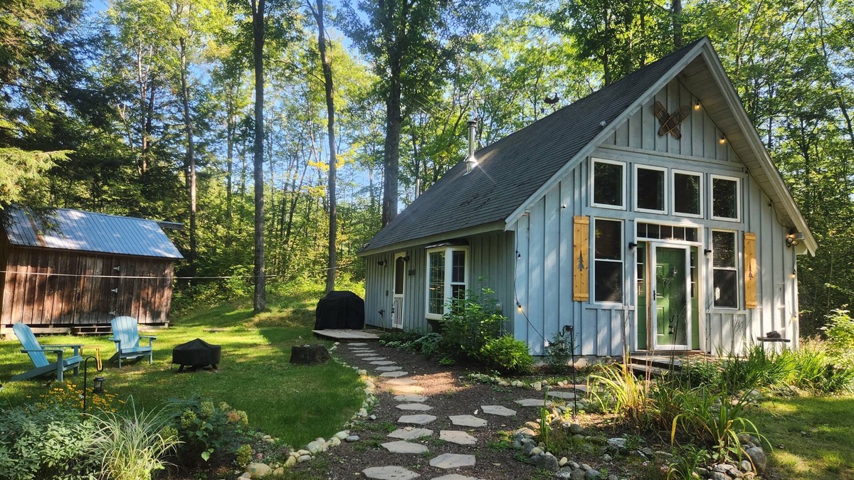 Grafton Cabin | WildeWoods Cabin - pet-friendly, yard + gardens, gas fireplace + outdoor firepit