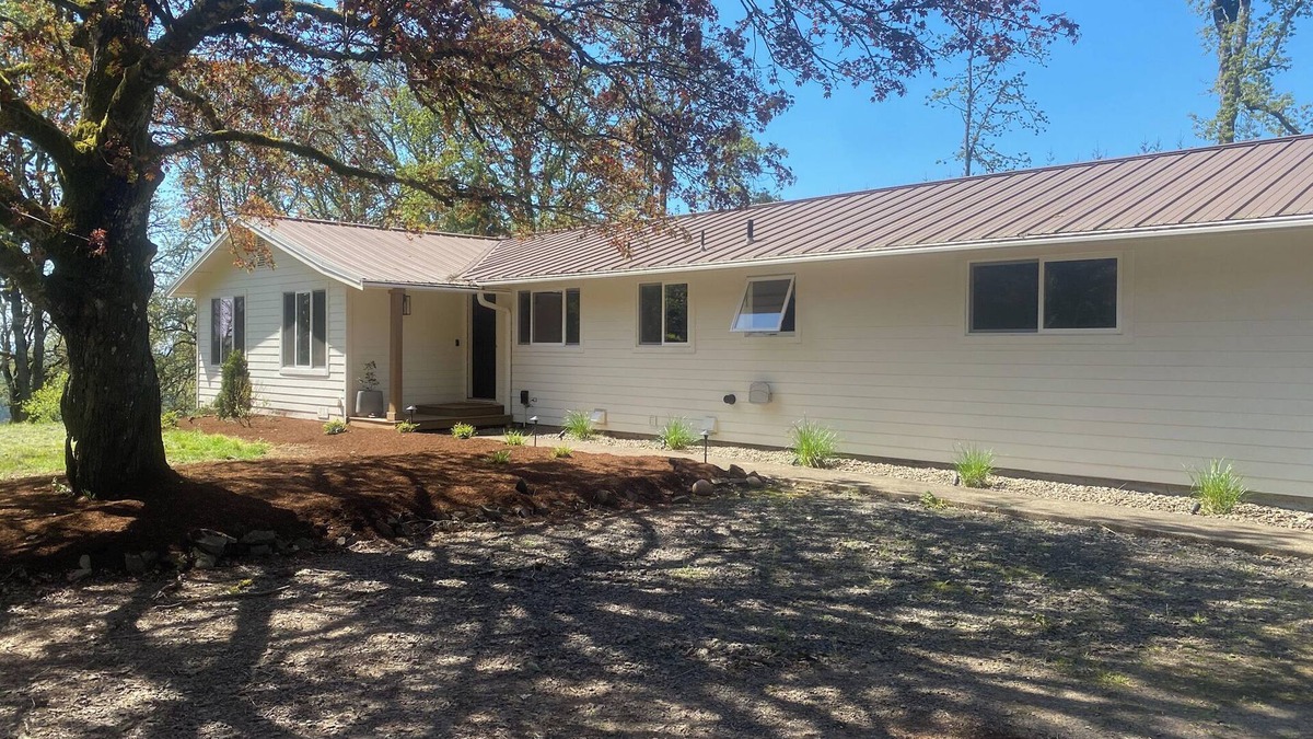 Yamhill House | Wildfern Ranch: 3-bedroom, 2-bathroom house in welcoming Yamhill with AC & WiFi