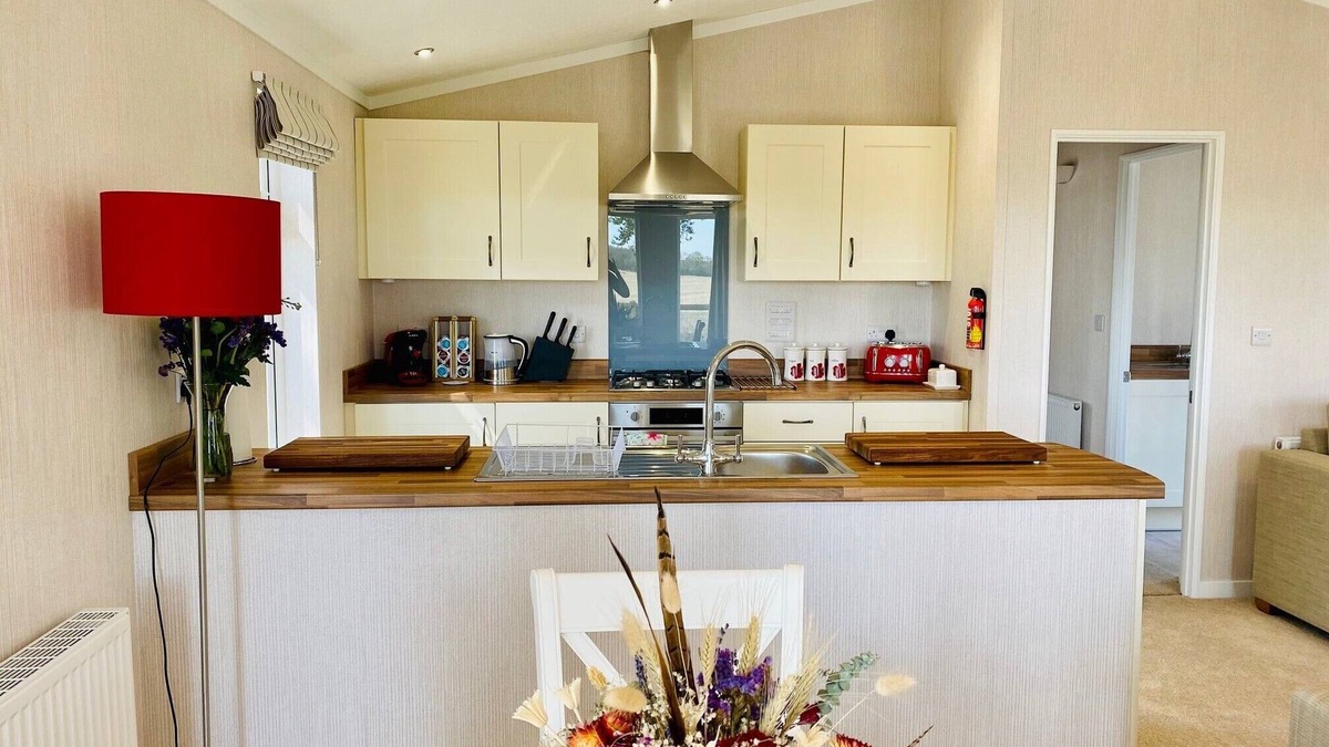 Ryther Apartment | Wildflower Lodge - Luxury Lodge with Hot Tub