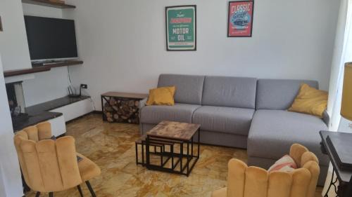 Struppa Apartment | Wildflowers House - JApartments