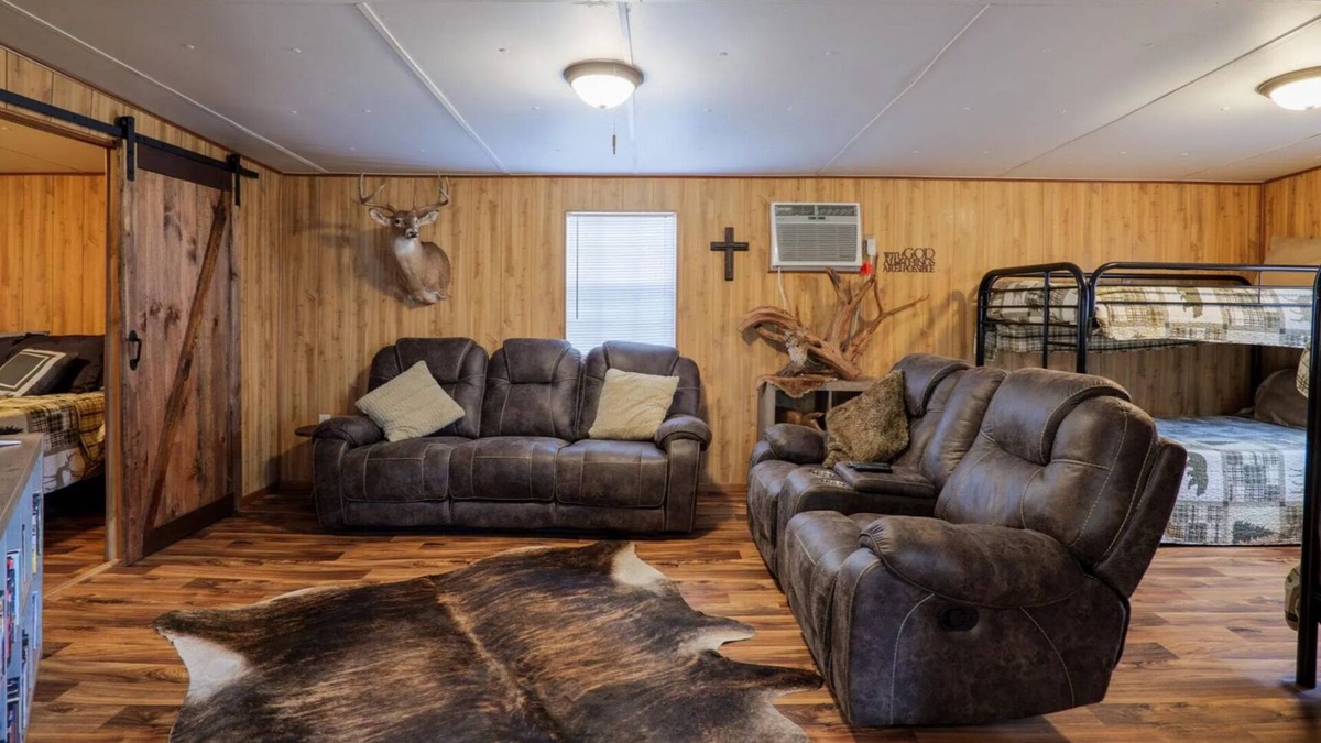 Jennings Cottage | Wildlife Preserve camphouse in Jennings- Includes Tour