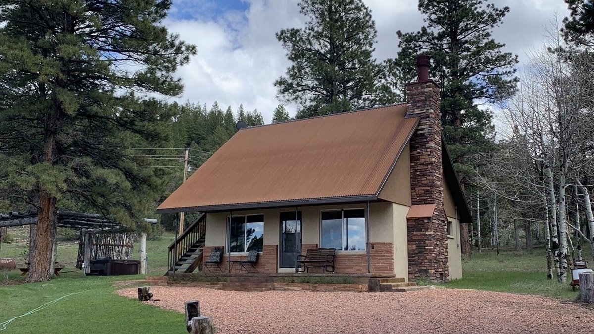Mammoth Creek Cabin | Wildlife Viewing/Spectacular/Hot Tub/Isolated/Bryce Canyon -Zion Getaway