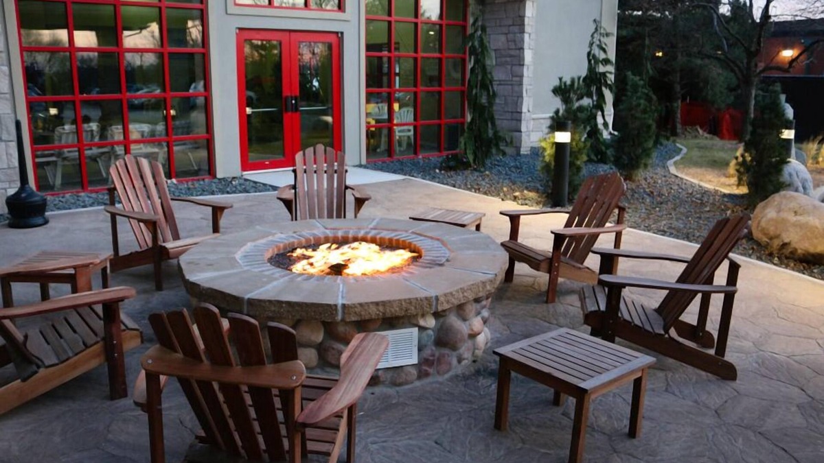 Clive Hotel | Wildwood Lodge