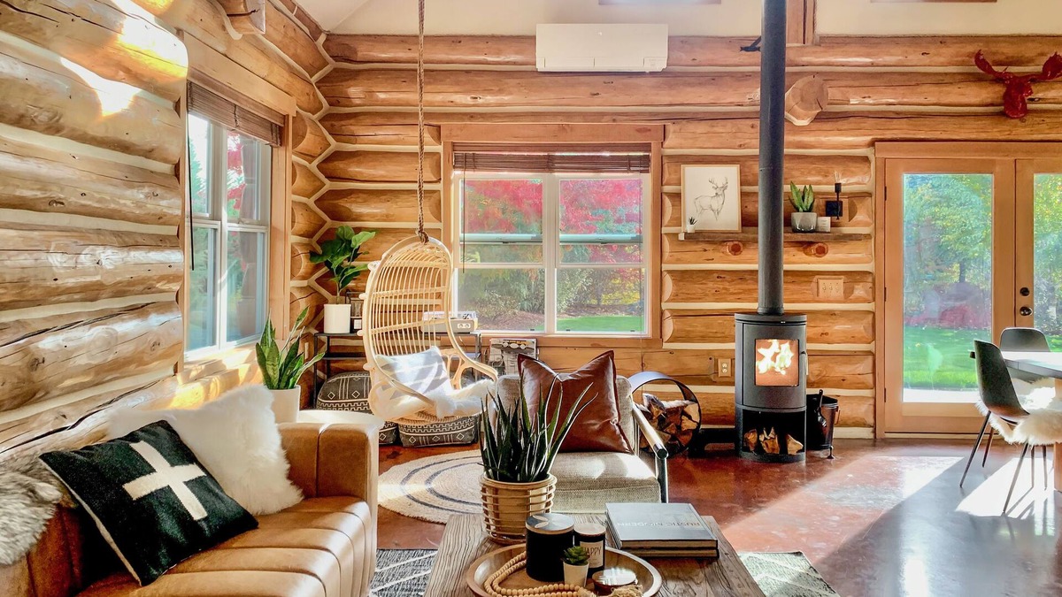 White Salmon House | Wildwood Mountain Modern Log Cabin- 3 Acres, Garage Game Room, Shuffleboard