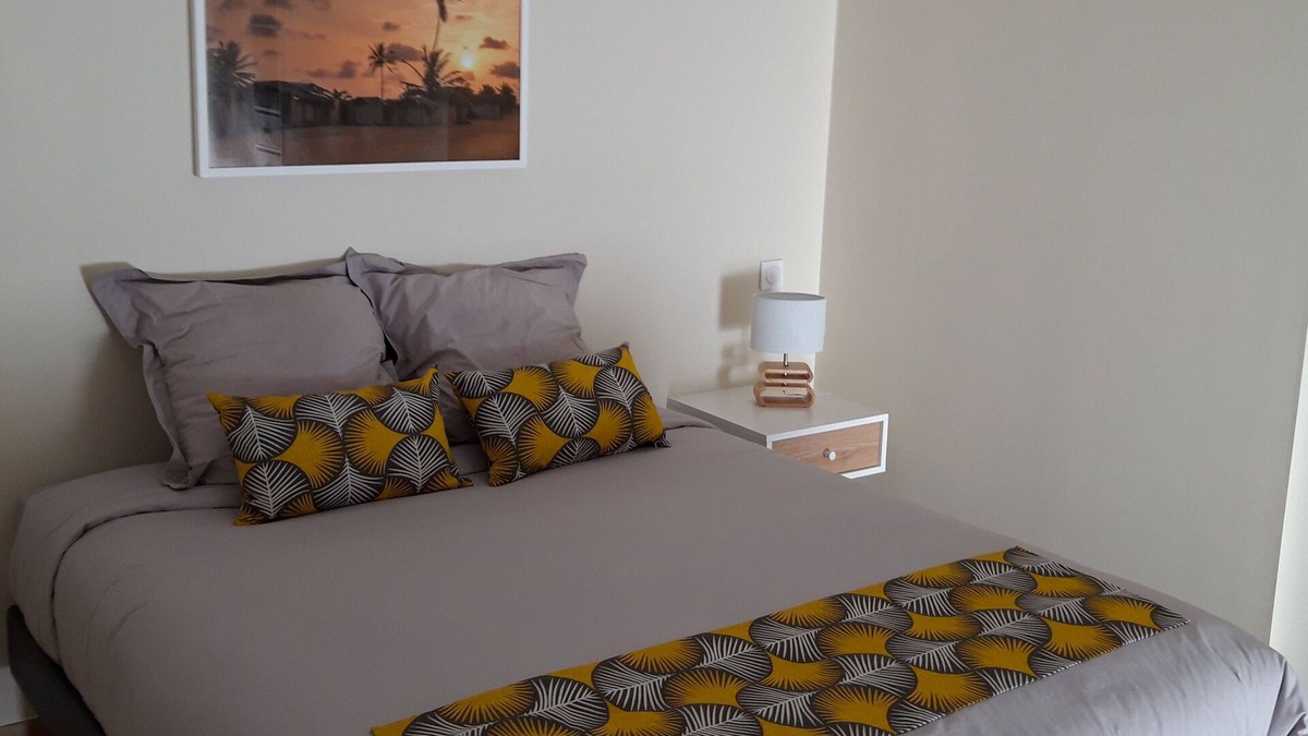 La Roche-sur-Yon Bed & Breakfast | WILL'HÔTE Room by the way