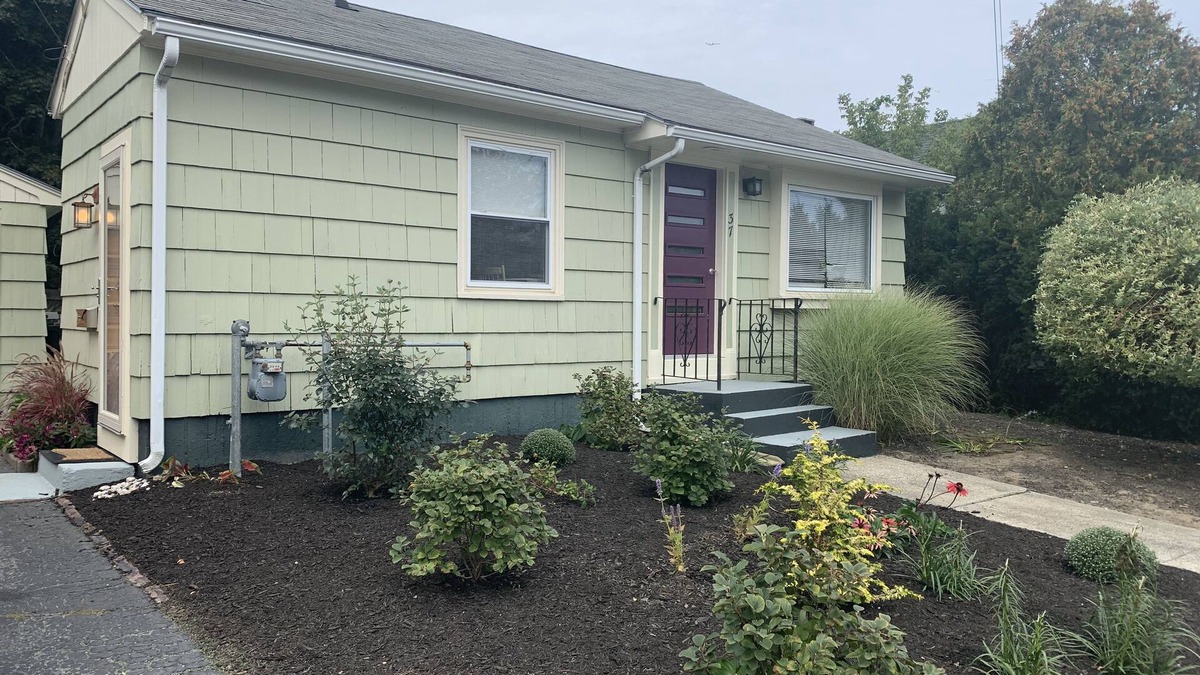 Willard House | Willard Beach Two Bedroom Cottage - October available at discount