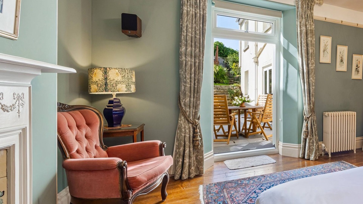 Chagford Apartment | William's Nest - Period Gem with Garden & Terrace