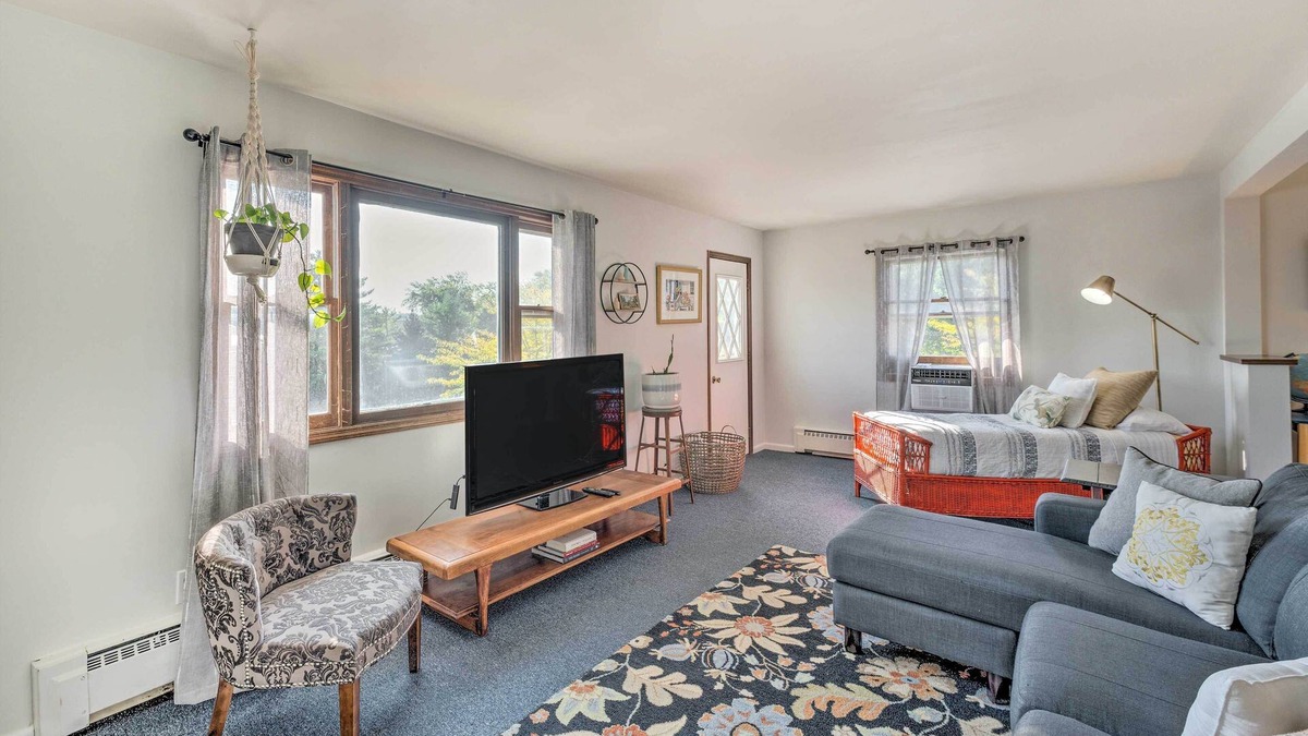 Williams Bay Apartment | Williams Bay Getaway w/Geneva Lake Views!