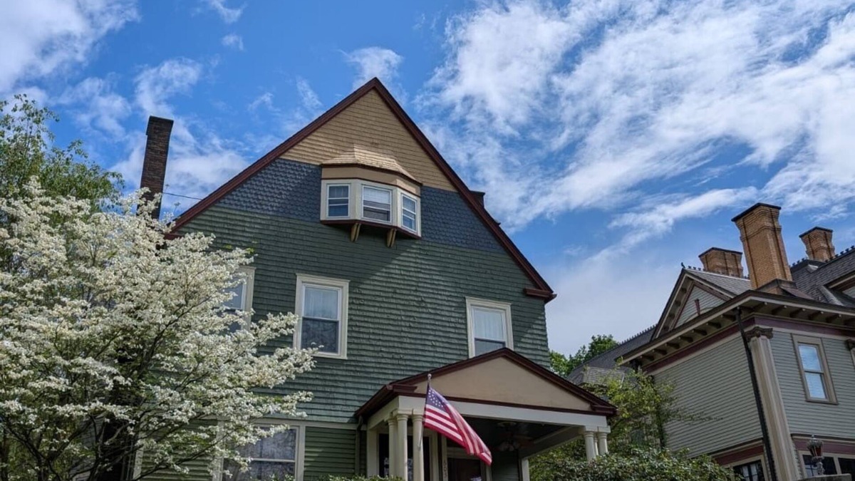 Reno House | Williams House - 6-Bedroom Victorian Retreat & River Trailhead