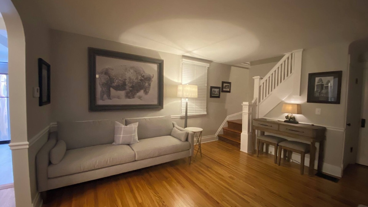 Williamsville House | Williamsville Village Farm House Convenient location for visting Niagara Falls