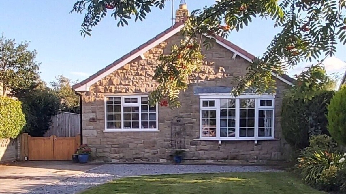 Northallerton Cottage | Willow Cottage, 3 bedroom, cosy stopover, dogs free