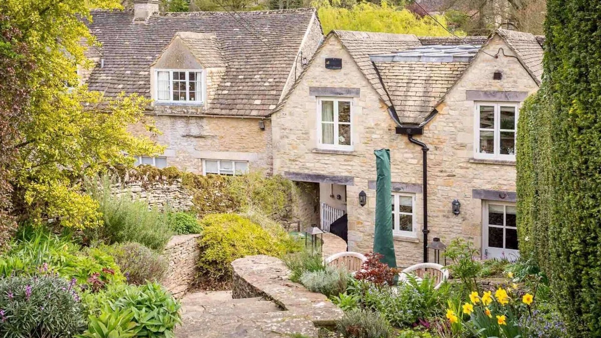 Chedworth Cottage | Willow Cottage