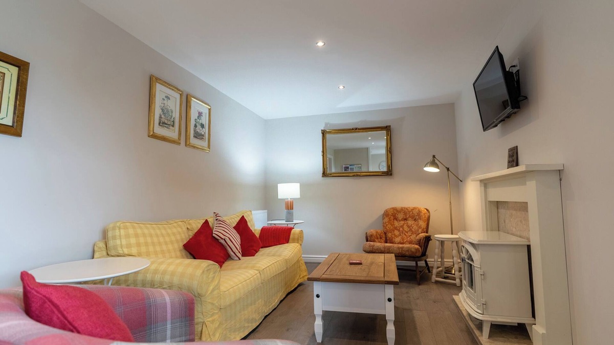 Caldwell Cottage | WILLOW COTTAGE, pet friendly, character holiday cottage in Eppleby