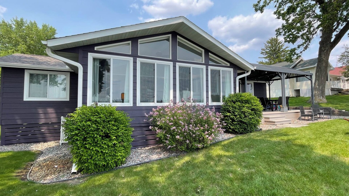 Annandale House | Willow Cove Cottage - A Serene 5-Bedroom House on Pleasant Lake in Annandale, MN