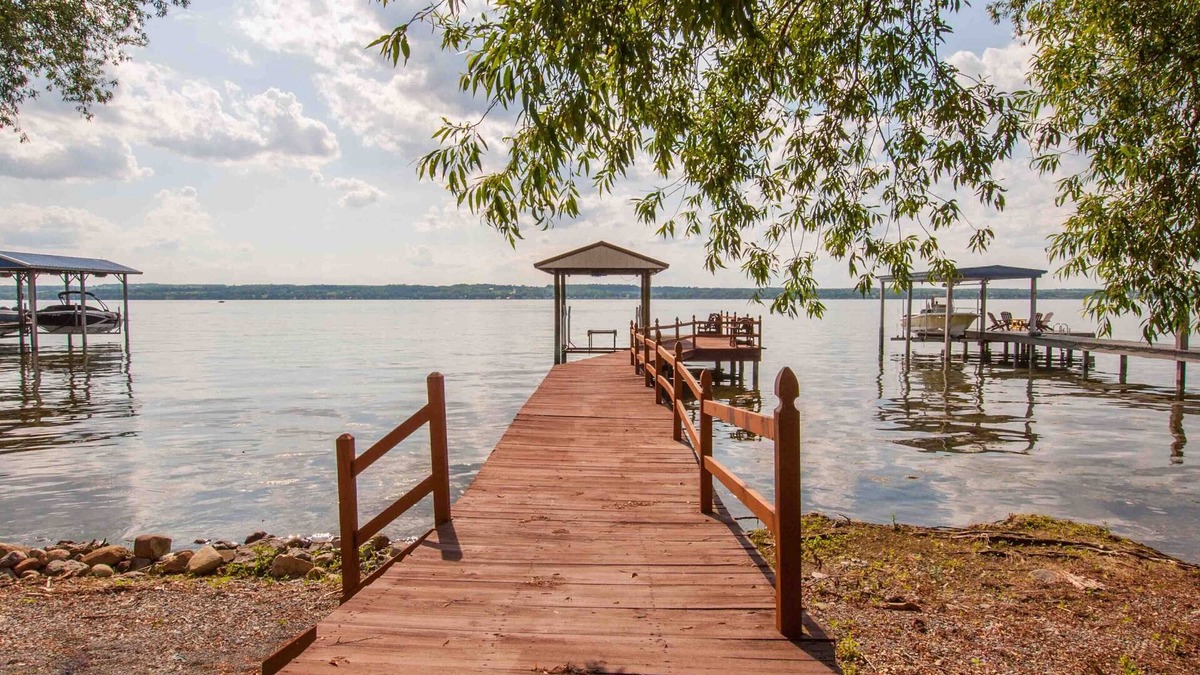 Town of Varick Cottage | Willow Cove: Wine Country and Lake Living